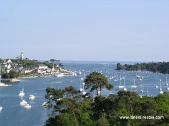 Bénodet, un petit port naturel sur la rivière l'Odet