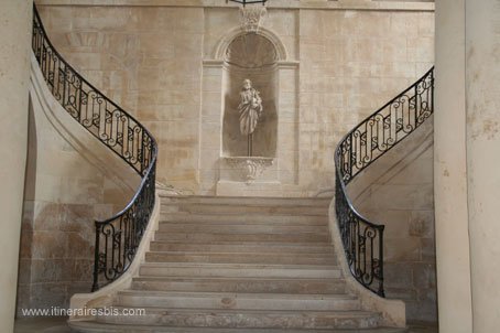 Escalier d'honneur menant aux cellules des Religieuses