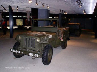 Jeep à l'intérieur du Mémorial de Caen