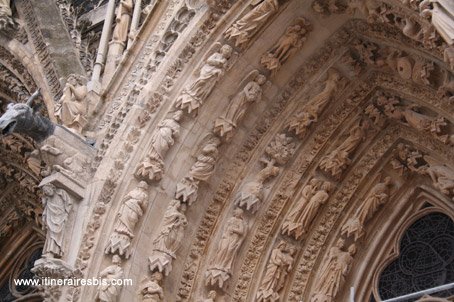 Sculptures sous le fronton Cathédrale de Reims