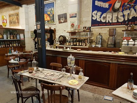 Visite de Rochefort le musée des commerces d'autrefois: le café
