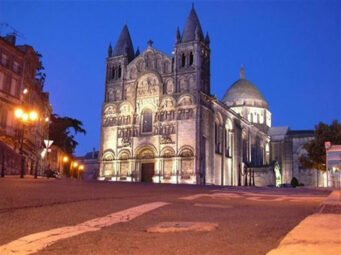 La ville d'Angoulême: la Cathédrale Saint Pierre