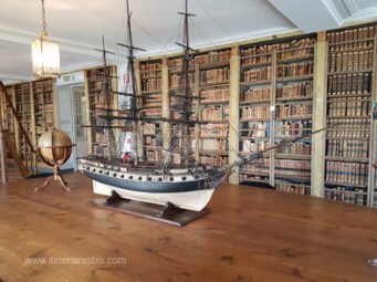 Visite de l’école de Médecine la bibliothèque