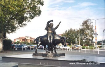 Statue d'un "écarteur" lors d'une corrida à Dax