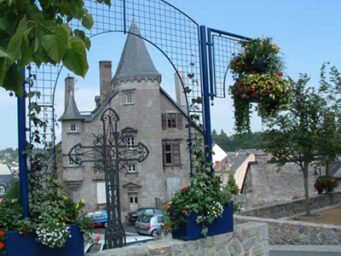 Visite de la ville de Ussel Place de la République