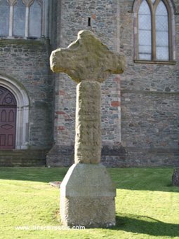 Ancienne croix Celte devant la cathédrale Saint Patrick