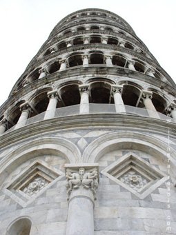 La tour de Pise la "torre pendante" La tour de Pise la "torre pendante"