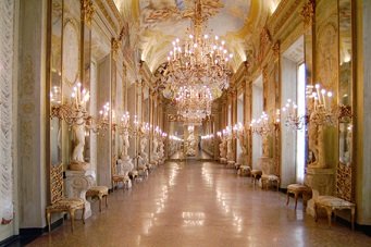 Palais royal et la galerie des glaces Palais royale et la galerie des glaces