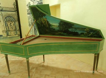 Fabriano le Musée des Pianos ici un Clavecin