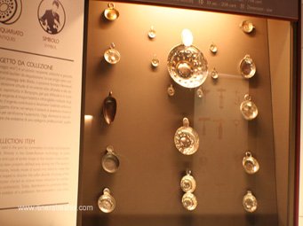 Musée du tire-bouchon à Barolo des tastevins de différentes sortes