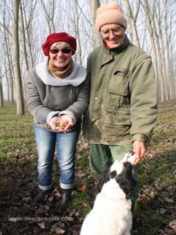 Chantal Carlo et Stella après la recherche de truffes Chantal Carlo et Stella après la recherche de truffes