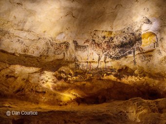 Grotte de Lascaux peintures murales @ Dan Courtice