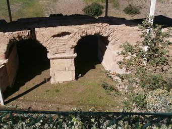 Patras le pont Romain près du musée archéologique Patras le pont Romain près du musée archéologique