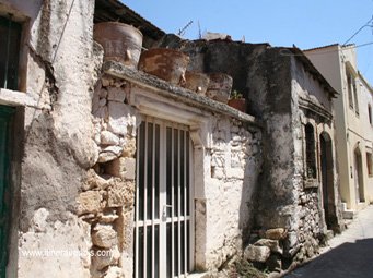 Village d'Argyroupolis ancienne maison (et ça se voit) Village d'Argyroupolis ancienne maison (et ça se voit)