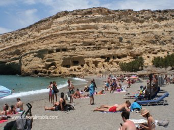 La plage de Matala