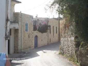 Visite de Zaros ruelle du village Visite de Zaros les ruelles du village