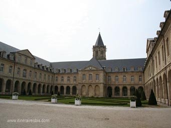 Le cloitre de l'Abbaye aux Dames de Caen