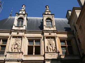 Sculptures sur la façade de l'hôtel d'Escoville de Caen