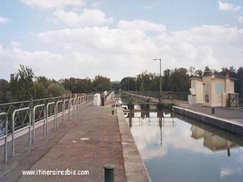 Pont canal près de Nevers