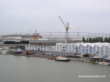 Vue des chantiers navals de Saint Nazaire