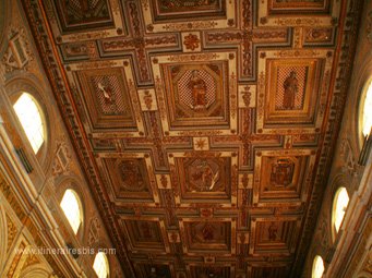 Tolentino le plafond de la Basilique Saint Nicolas