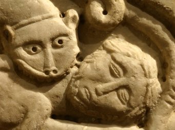 Détail d'une urne funéraire Etrusque