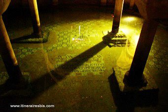 Visite de la ville de Ravenne, crypte de San Francisco et ses mosaïques sous l'eau