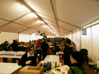 Marché de Noël de Govone le restaurant qui peut accueillir plus de 1000 personnes