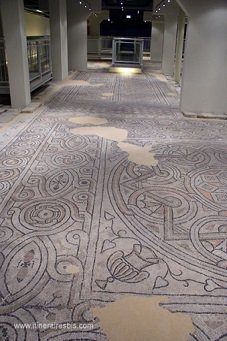Visite de la ville de Ravenne, mosaïque de la maison romaine au tapis de pierre