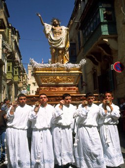 De nombreuses fêtes religieuses et processions ont lieu à Malte