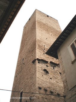 Ascoli Piceno l'une des tours de la ville