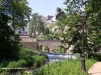 Le faubourg du Grund et la rivière Alzette