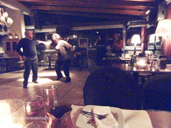 Restaurant Panorama à Perachora ambiance musicale Grecque