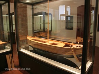 Musée della Nave Romana reproduction de la barque qui a été retrouvée