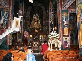 L'église de Aghios Nikolaos avant la Grande Messe de Pâques