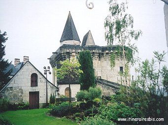 Visite du musée Emmanuel Lansyer à Loches Le château de Loches vu de dérrière