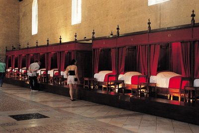 L’hôtel-Dieu de Beaune, salle des «Pôvres» Côte-d'Or Tourisme © R. GUITON. Tous droits réservés