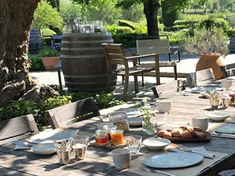 Domaine viticole, la Bastide du Clos d’Alari à Saint-Antonin-du-Var le breakfast