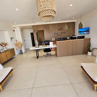 La réception de l'Hôtel Nest Resort Hersonissos Accueil du Nest Hotel à Hersonnissos