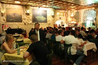 Restaurant Scoglio di Frisio, la salle décorée façon Art déco Restaurant Scoglio di Frisio, Rome