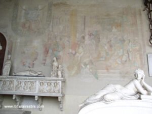 Un des tombeaux du Camposanto de Pise